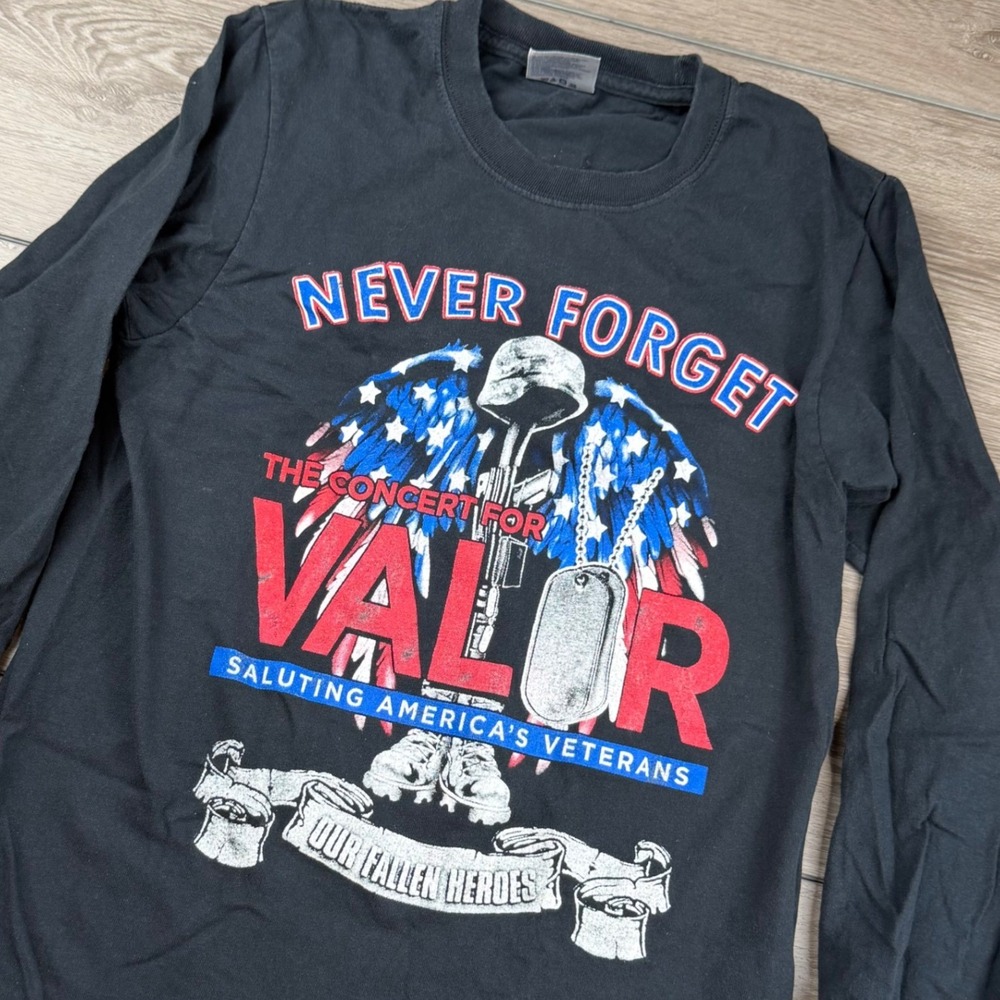 Gildan Unisex Concert For Valor 2014 Metallica Eminem Long Sleeve Black Small